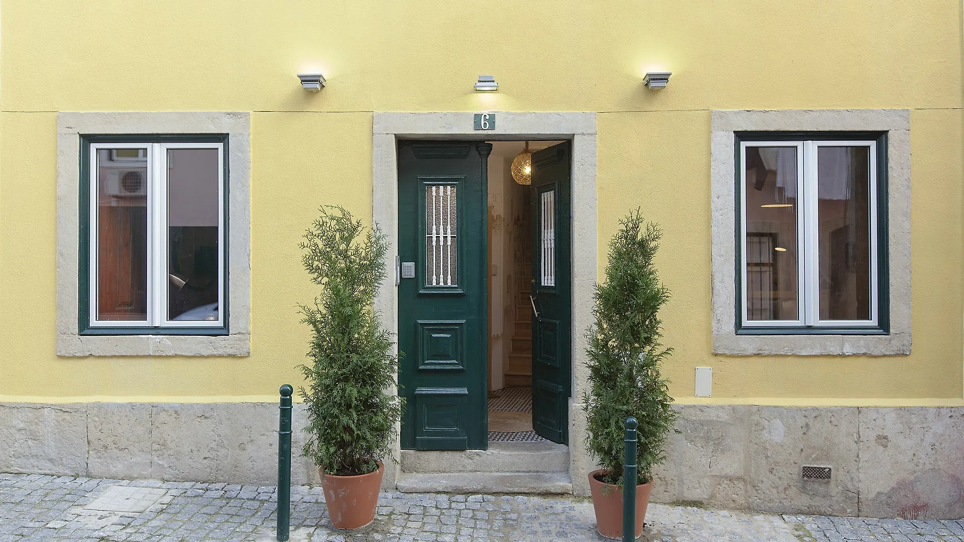 Sweet Inn Apartment - Sao Bento Lisbon Португалия